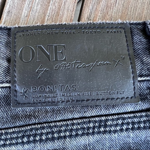 One Teaspoon Bonitas Distressed Denim Cut-Off Shorts Size 29 Frayed Button Fly - Picture 9 of 10